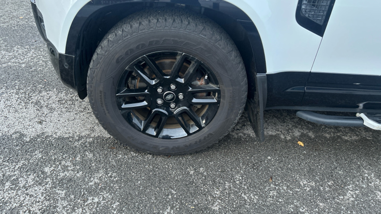 Land Rover Defender 3.0 D250 X-Dynamic SE 90 3dr Auto Diesel Estate